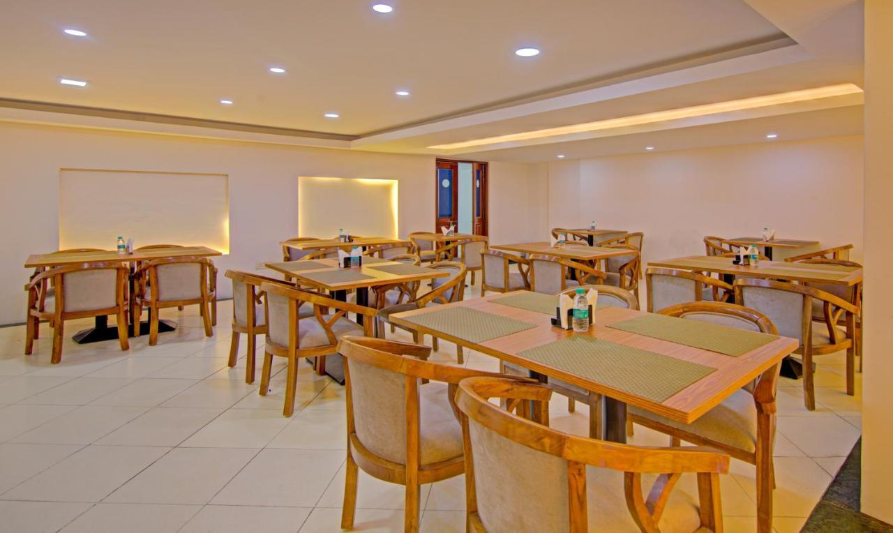 Treebo Corporate Park Hotel นิวเดลี ภายนอก รูปภาพ