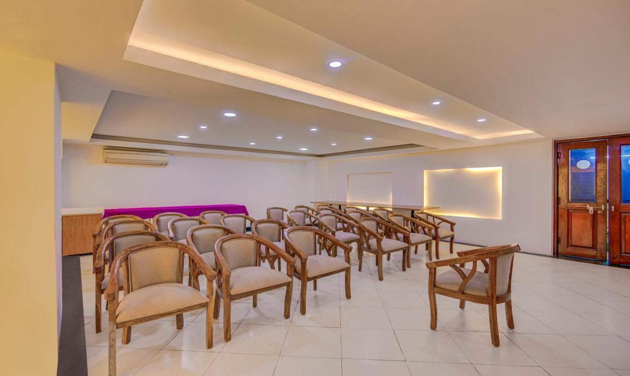 Treebo Corporate Park Hotel นิวเดลี ภายนอก รูปภาพ