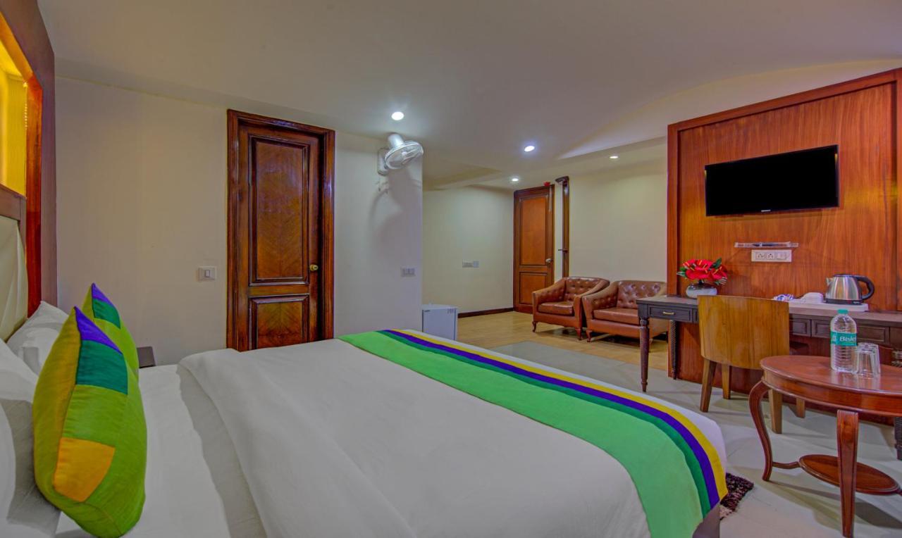 Treebo Corporate Park Hotel นิวเดลี ภายนอก รูปภาพ