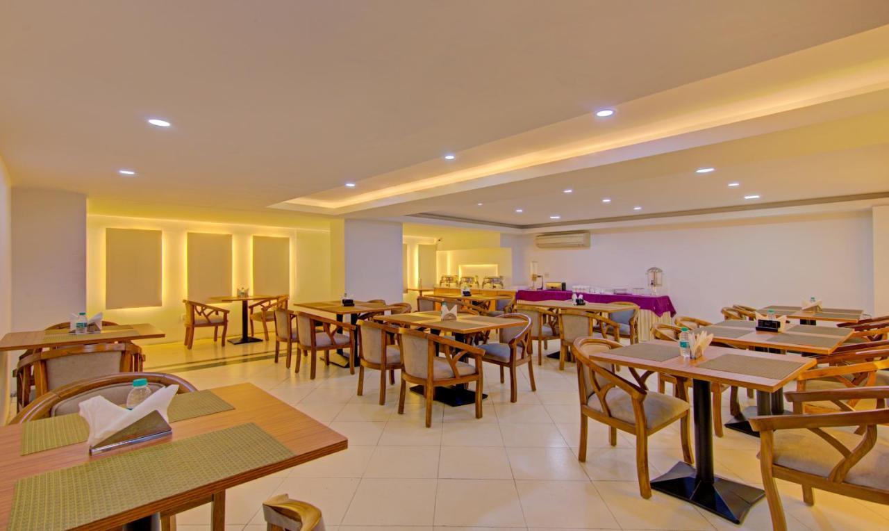 Treebo Corporate Park Hotel นิวเดลี ภายนอก รูปภาพ