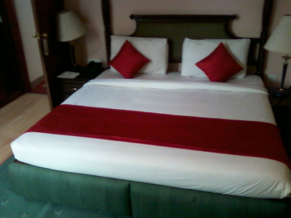 Treebo Corporate Park Hotel นิวเดลี ภายนอก รูปภาพ
