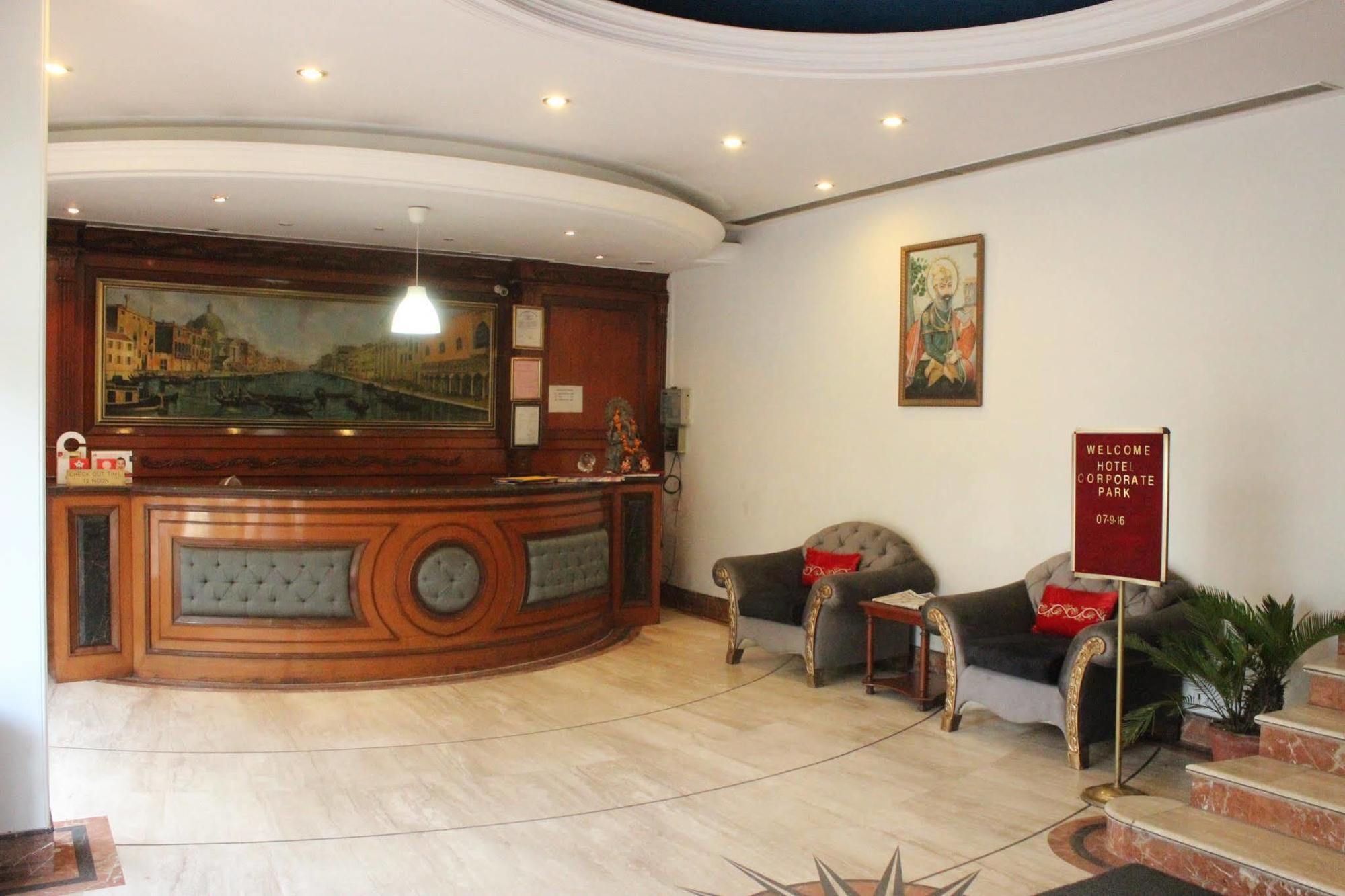 Treebo Corporate Park Hotel นิวเดลี ภายนอก รูปภาพ