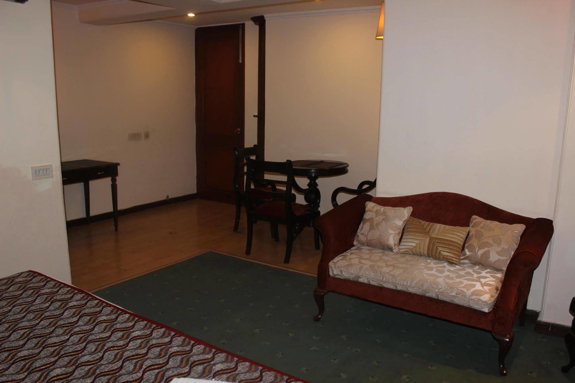 Treebo Corporate Park Hotel นิวเดลี ภายนอก รูปภาพ